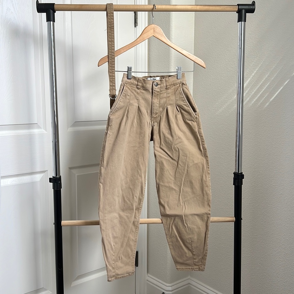 Hollister High-Rise Pleated Balloon Pants